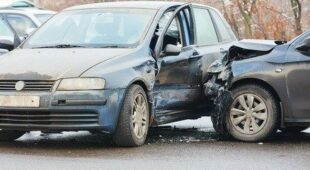 Unfall – Haftungsverteilung bei Geschwindigkeitsüberschreitung des Vorfahrtberechtigten