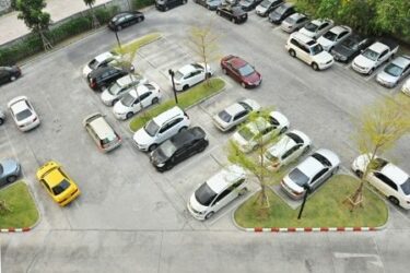 Rückwärtsfahren – Parkplatzunfall