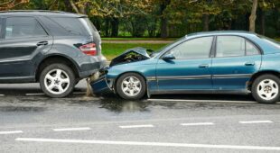 Rabattverlust bei Rückstufung in der Fahrzeug-Vollkaskoversicherung – Klageart
