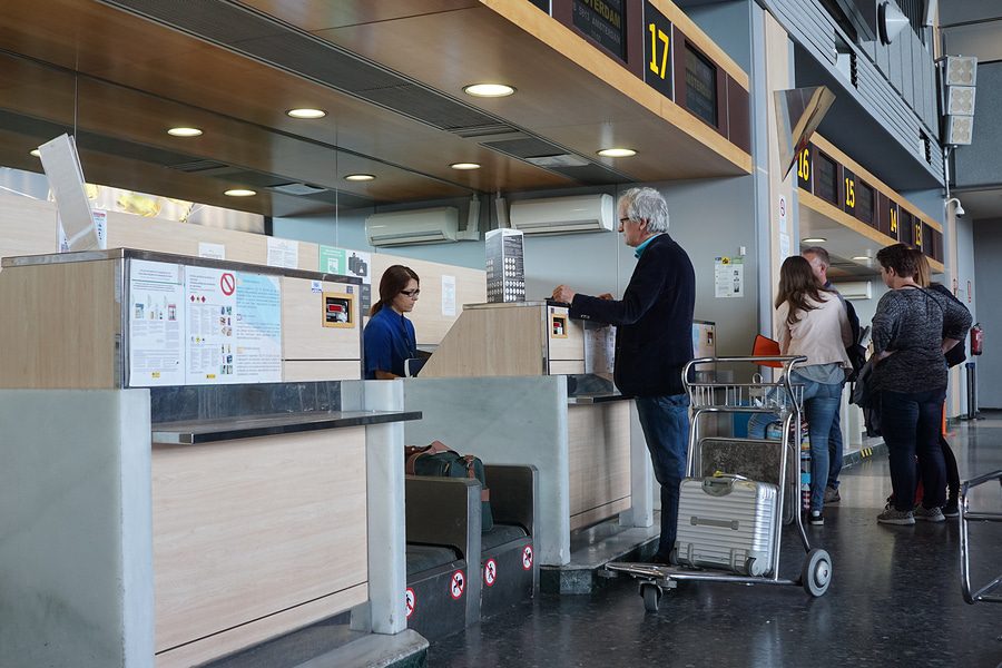 Abfertigung verspäteter Fluggäste Abfertigung verspäteter Fluggäste