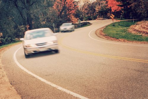 Verkehrsunfall - Missachtung des Rechtsfahrgebots in einer Kurve - Haftung
