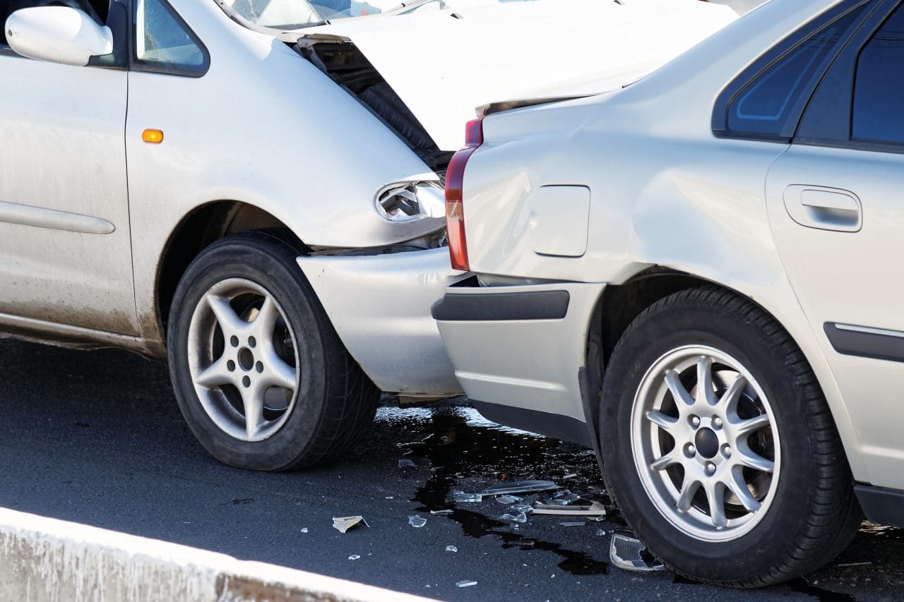Verkehrsunfall: Ersatzfähigkeit von Verbringungskosten und UPE-Aufschlägen bei fiktiver Schadensabrechnung