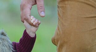 Vaterschaftsfeststellung: Auskunftsanspruch des Kindes über die Identität eines Samenspenders