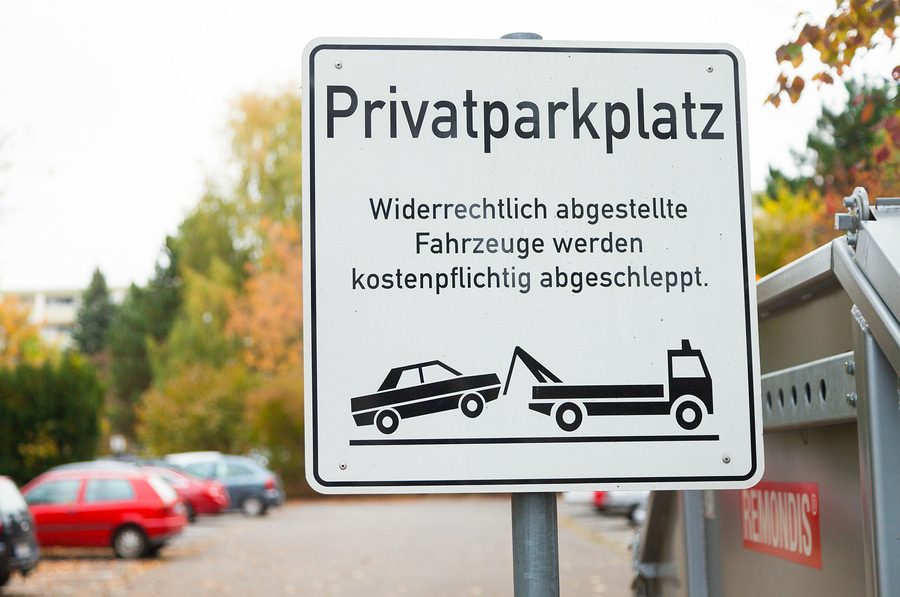 Privatparkplatz - Zustandekommen eines Parkplatzbenutzungsvertrags - Zahlungspflicht