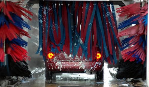 Autowaschanlage: Fahrzeugbeschädigung aufgrund der Fehlbenutzung