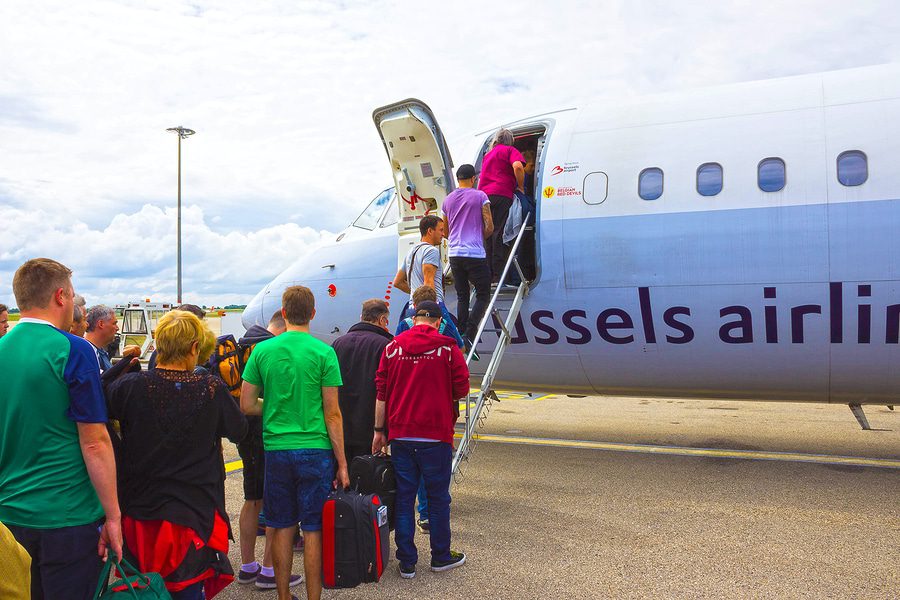 Flug: Bordgewalt des Flugkapitäns bei übermäßigem Alkoholkonsum von Passagieren Flug: Bordgewalt des Flugkapitäns bei übermäßigem Alkoholkonsum von Passagieren