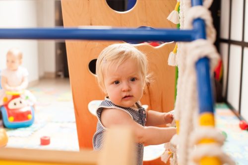 Schadenersatzanspruch von Erziehungsberechtigten wegen fehlendem Kinderkrippenplatz