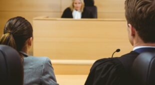 Verfahrensfehler des Gerichts: Beauftragung eines Sachverständigen ohne die erforderliche Fachkunde