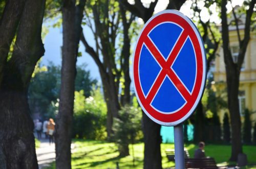 Verkehrsunfall – Mithaftung bei Parken im absoluten Halteverbot