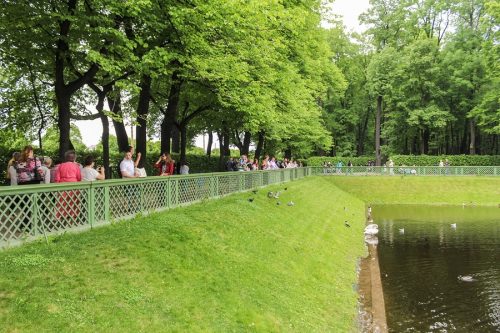 Verkehrssicherungspflicht für ein vollständig umzäuntes Grundstücks mit Gartenteich