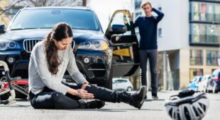 Verkehrsunfall: Schmerzensgeld bei multiplen Frakturen im Beinbereich und langwierigem Heilungsprozeß