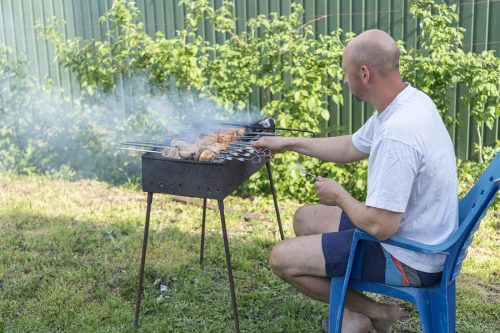 Rauch- und Geruchsbelästigung durch monatliches Grillen auf Nachbargrundstück