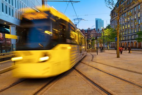 Sturz des Fahrgastes in einer fahrenden Straßenbahn - Haftung