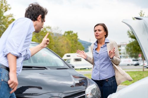 Verkehrsunfall – Schadensersatz bei fiktiver Schadensabrechnung und Weiternutzung
