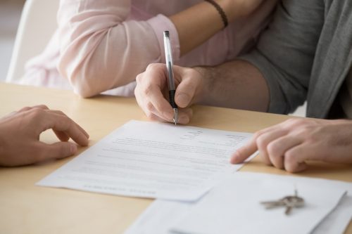 Mietvertrag nur von einem Ehegatten unterschrieben – Geltung für beide?