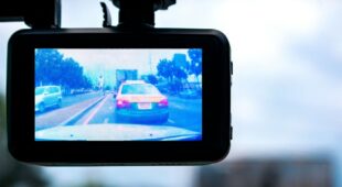 Verkehrsunfall: Dashcams in beiden Fahrzeugen – Klärung Unfallgeschehen