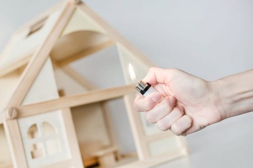 Wohngebäudeversicherung: Leistungsfreiheit bei Eigenbrandstiftung