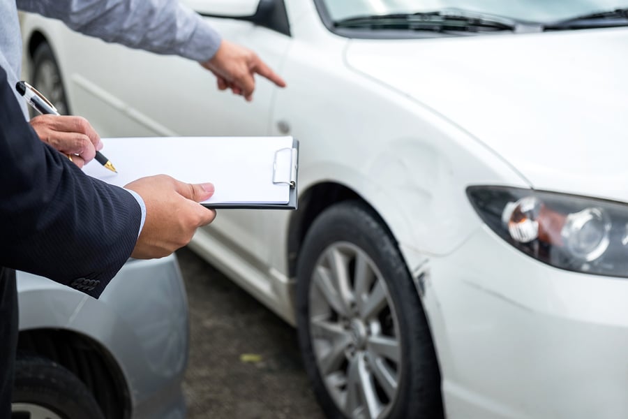 Verkehrsunfall: Unbrauchbarkeit eines Privatsachverständigengutachtens bei Verschweigen von Vorschäden Verkehrsunfall: Unbrauchbarkeit eines Privatsachverständigengutachtens bei Verschweigen von Vorschäden