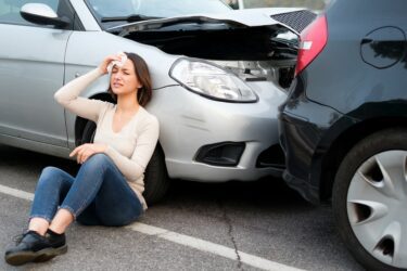 Haftung des Auffahrenden für einen Frontschaden am vorausfahrenden Fahrzeug bei Kettenauffahrunfall