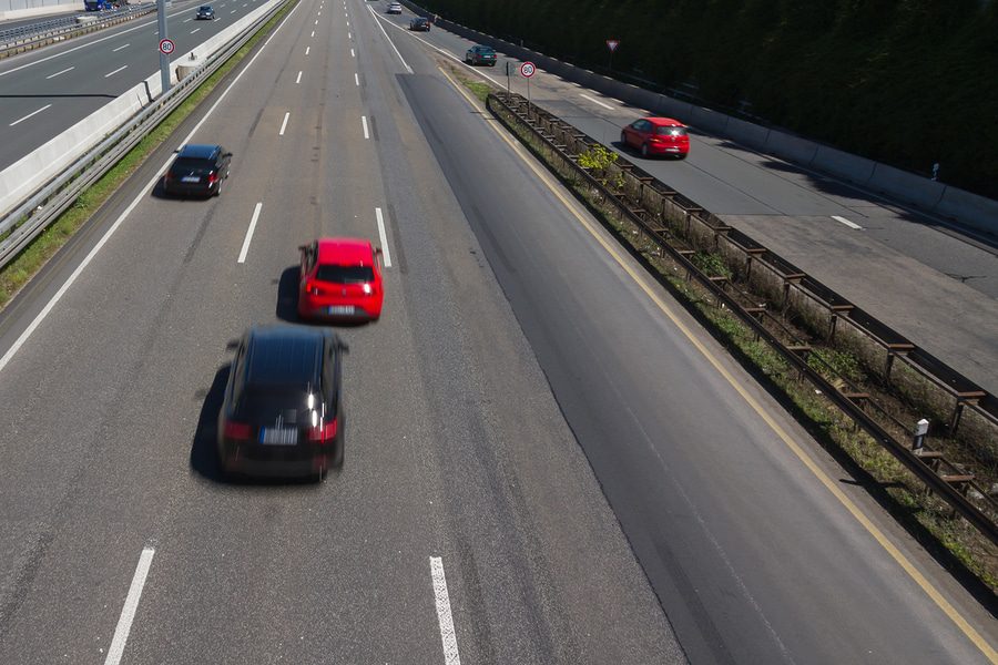 Verkehrsunfall bei Fahrspurwechsel auf Autobahn – Haftungsverteilung