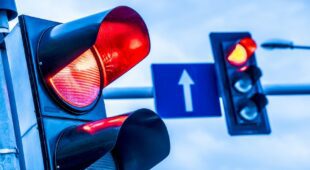 Rotlichtverstoß – Gefährdung des Querverkehrs – Fahrverbot
