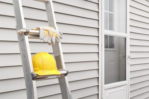 Eigentumsverletzung: Leiteranlehnen an Nachbarhaus und Löcherbohren in Außenwand