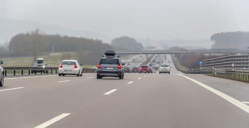 Nötigung durch Blockieren der Überholspur einer Autobahn