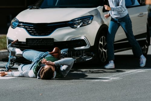 Verkehrsunfall – Fußgängerkollision mit Fahrzeug mit einem alkoholisierten Fahrer