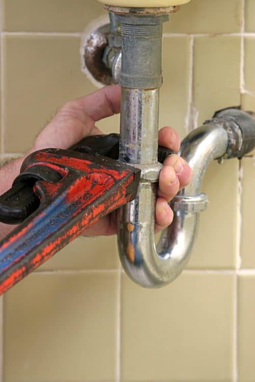 Wohngebäudeversicherung - bestimmungswidriger Wasseraustritt wegen loser Rohrverbindung