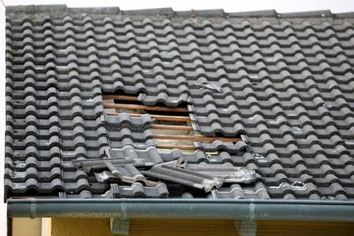 Verkehrssicherungspflicht Hauseigentümer - Ablösung einer Dachziegel bei Sturm