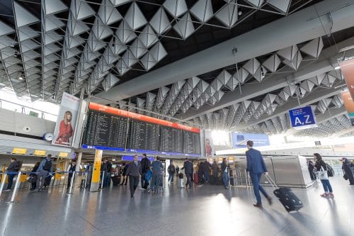 Ausgleichsleistungsanspruch bei Flugverspätung – bei Zubringerflug und Anschlussflug