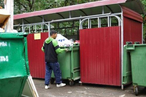 Fahrzeugbeschädigung des Arbeitnehmers durch Müllcontainer – Haftung des Arbeitgebers