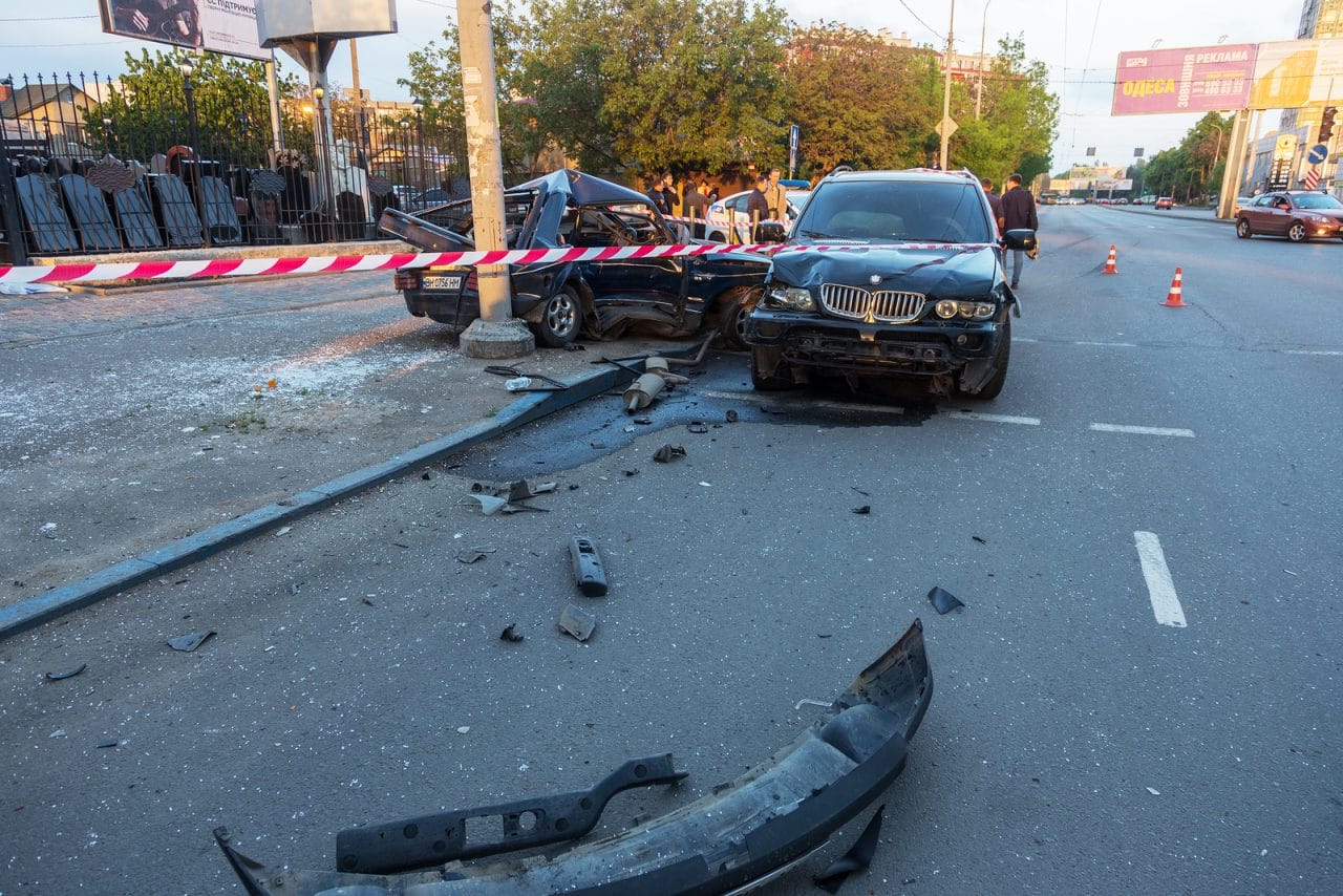 Haftungsverteilung nach einer Fahrzeugkollision beim Abbiegen