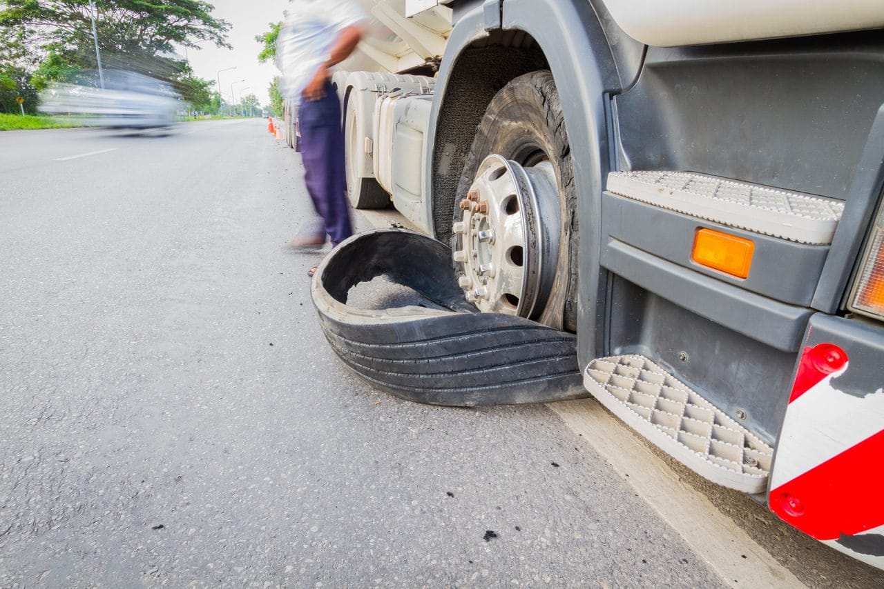 Verkehrsunfall - Haftung für gelösten Fahrzeugreifen