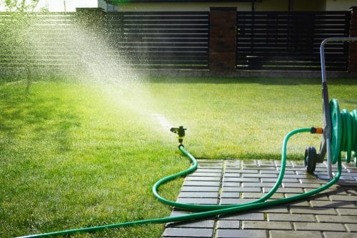 Wasserablaufveränderung des Niederschlagswassers durch Nachbarn - Beseitigungsanspruch