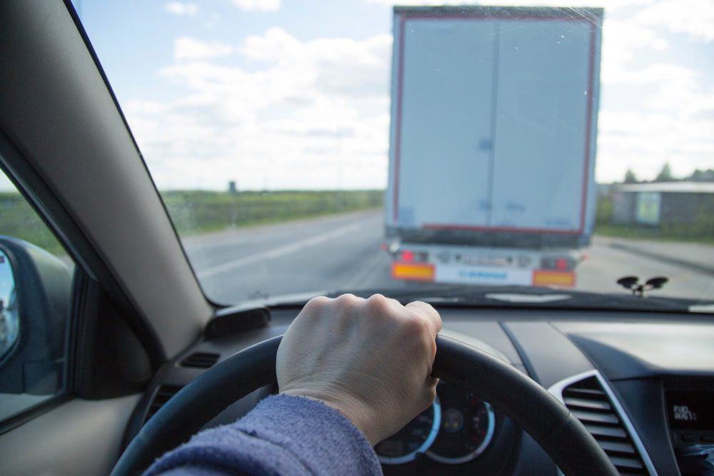 Verkehrsunfall - Überholen bei unklarer Verkehrslage - Haftung