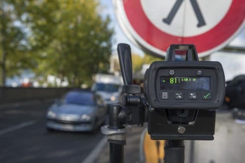 Geschwindigkeitsüberschreitung: Messdatenauswertung ein privates Dienstleistungsunternehmen – Zulässigkeit