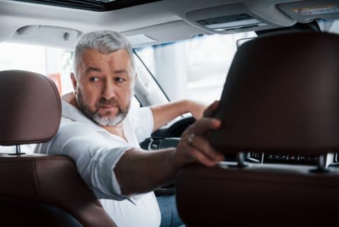 Verkehrsunfall - Rückwärts-Ausfahren aus einer Grundstücksausfahrt
