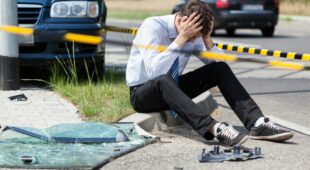 Verkehrsunfall – Kollision eines Linksabbiegers mit einem Geradeausfahrenden