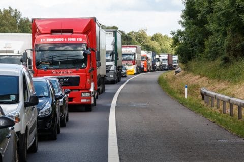 Verkehrsunfall bei Fahrspurwechsel im Reißverschlussverfahren