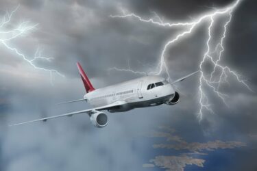 Flugverspätung – Flugzeugaustausch aufgrund eines Blitzeinschlags
