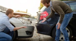 Verkehrsunfall – Verursachungsbeitrag bei einem Unfall ohne Fahrzeugberührung