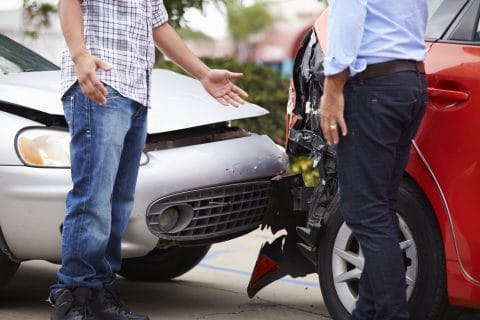 Verkehrsunfall im Begegnungsverkehr – Verstoß gegen Rechtsfahrgebot