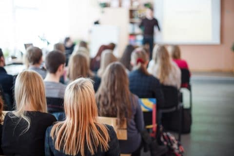 Unruhe im Prüfungsraum aufgrund eines Klausurdiebstahls – Rügeobliegenheit
