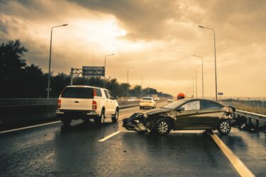 Verkehrsunfall – Kollision bei Überholvorhaben und Fahrstreifenwechsel auf Autobahn
