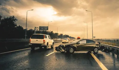 Verkehrsunfall - Kollision bei Überholvorhaben und Fahrstreifenwechsel auf Autobahn