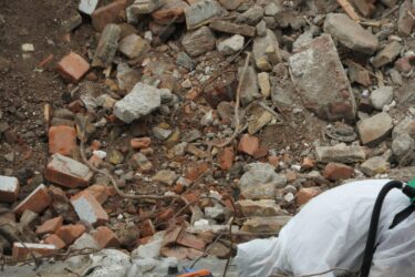 Schadenersatz für Asbestverseuchung einer Baustelle bei Abbrucharbeiten