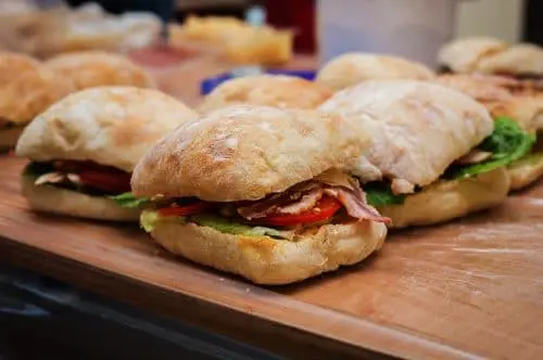 Lebensmittelvergiftung durch Ciabatta-Brötchen – Schmerzensgeld und Schadensersatz