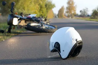 Motorradfahrersturz wegen auf der Fahrbahn befindlichen Rollsplitts  – Verkehrssicherungspflichtverletzung