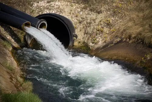 Störer- und Schadensersatzhaftung des Oberliegers - Abfluss von Drainagewasser